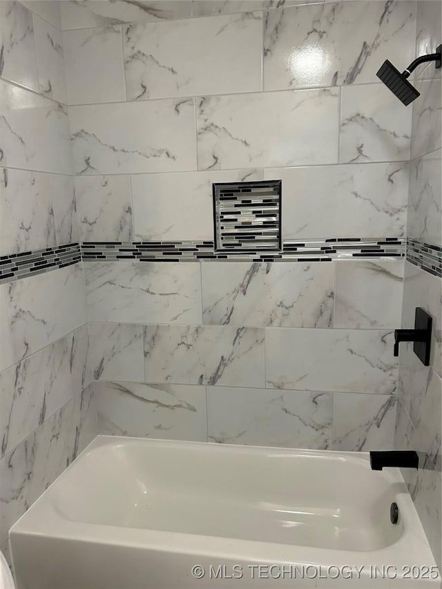 bathroom with tub / shower combination