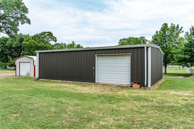 view of detached garage