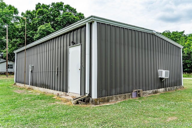 view of outdoor structure with an outbuilding