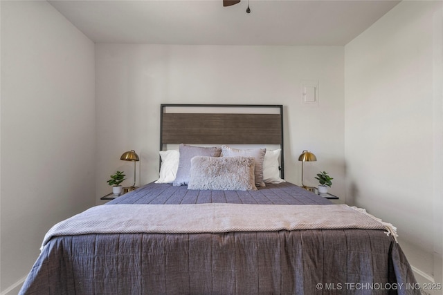 bedroom with ceiling fan