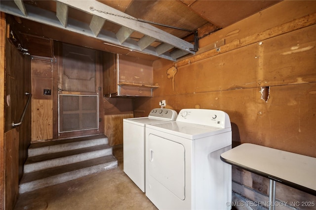 washroom featuring washing machine and clothes dryer and laundry area