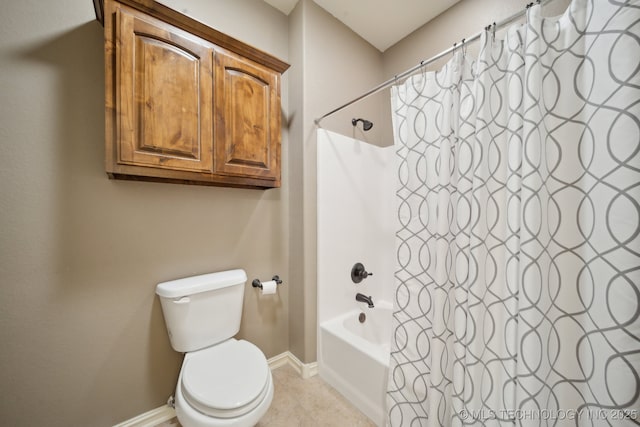 bathroom with tile patterned floors, toilet, shower / bathtub combination with curtain, and baseboards