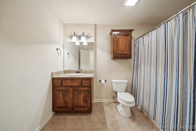 full bathroom featuring tile patterned flooring, baseboards, toilet, a shower with shower curtain, and vanity