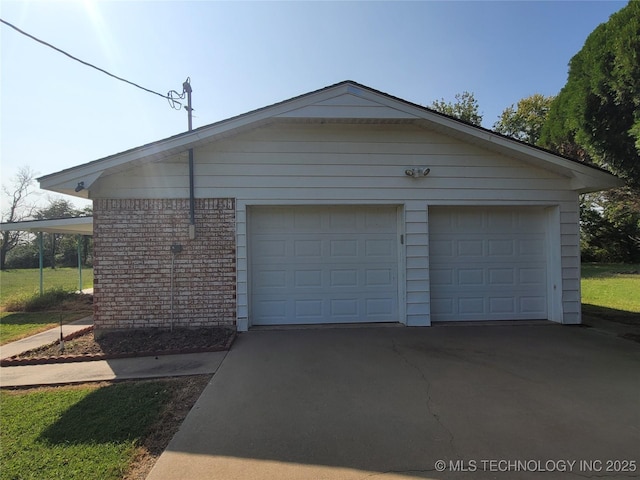 view of detached garage