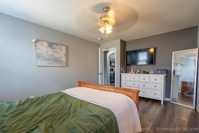 bedroom with dark wood-style flooring and ceiling fan