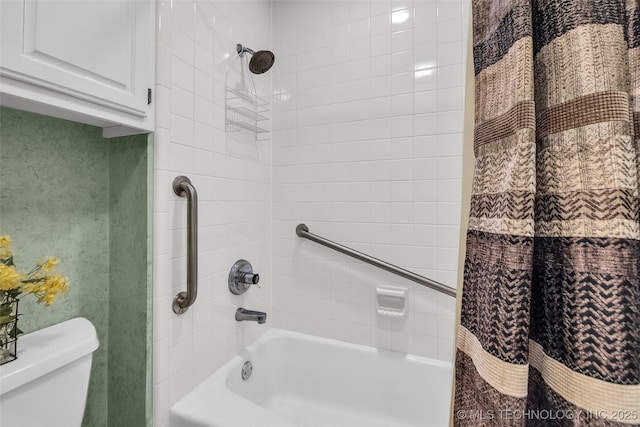 full bathroom with toilet and shower / tub combo with curtain