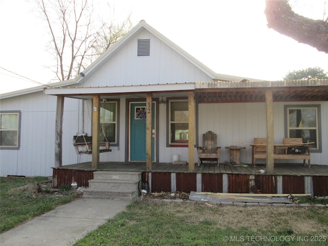 view of front of property with covered porch