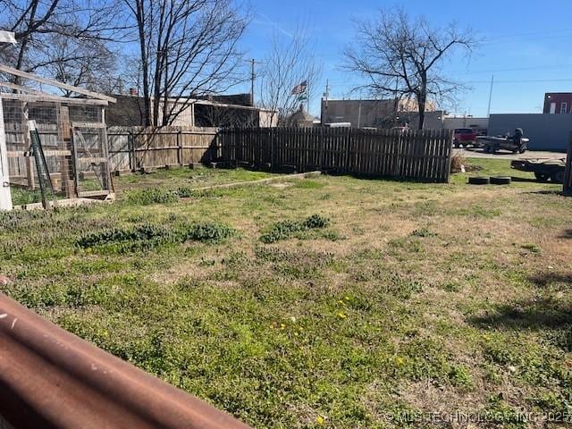 view of yard featuring fence