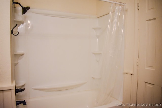 415347 E 1912th Rd, Antlers, OK 74523 - full bathroom featuring shower / bath combo with shower curtain