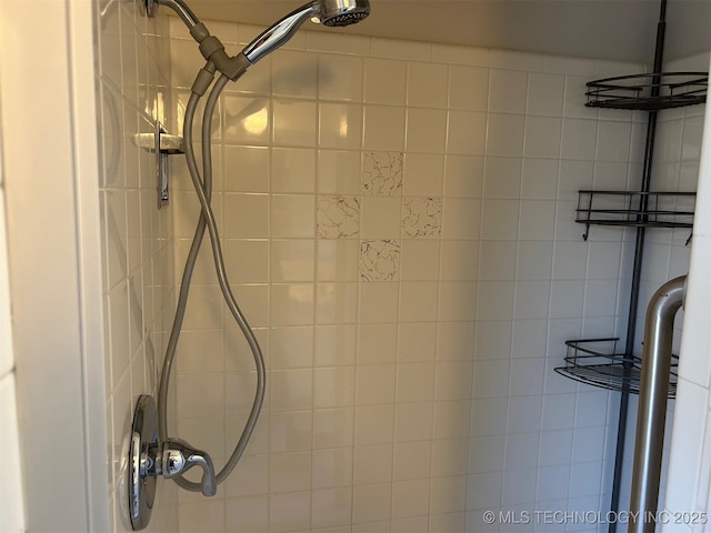 interior details featuring a tile shower