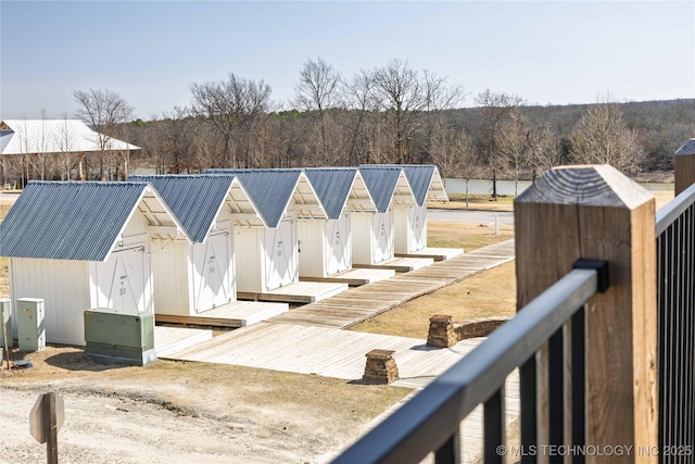 view of yard featuring a storage shed and an outdoor structure