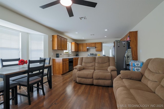 living room featuring visible vents, dark wood-type flooring, beverage cooler, recessed lighting, and a ceiling fan