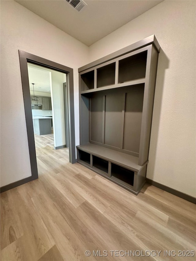 mudroom with visible vents, light wood-style flooring, and baseboards