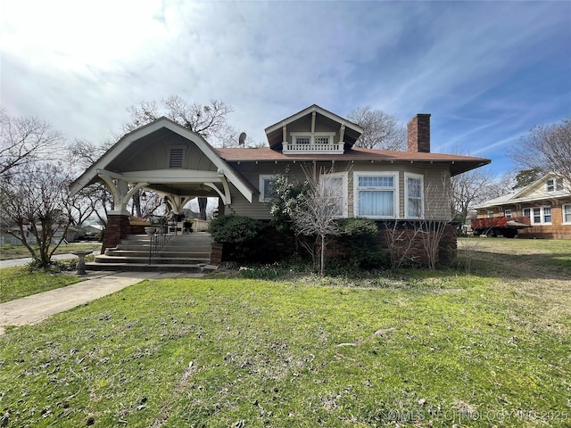 bungalow-style home featuring a front lawn