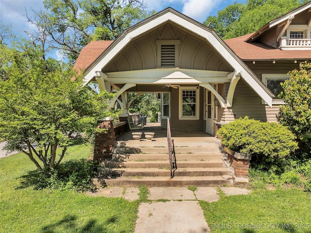entrance to property featuring a porch