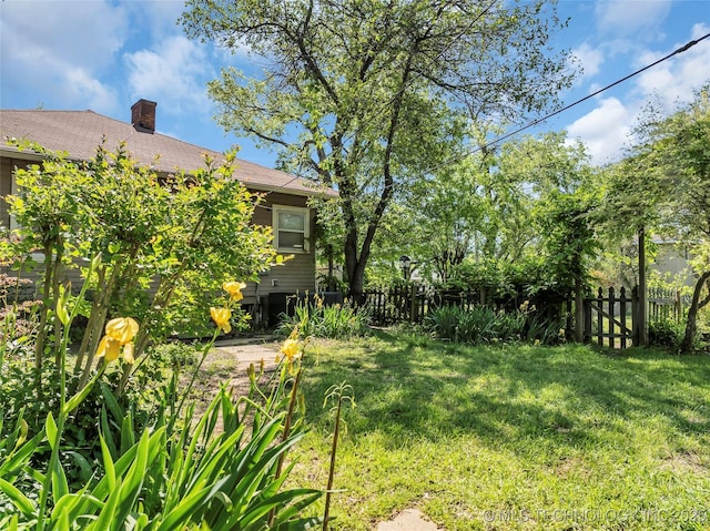 view of yard featuring fence