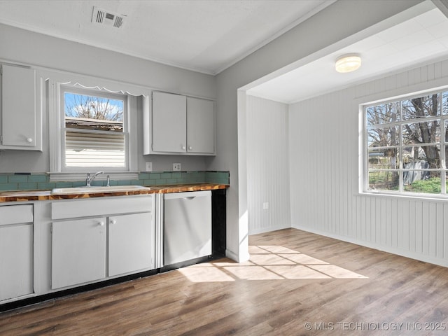 kitchen with visible vents, plenty of natural light, dishwasher, and a sink