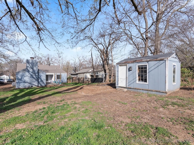 view of yard with an outbuilding and fence