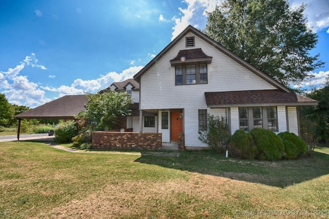 view of front of property featuring a front yard