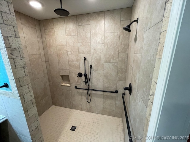 bathroom featuring a tile shower