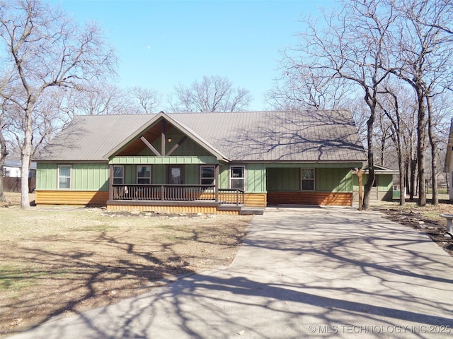 view of front of house featuring covered porch and concrete driveway