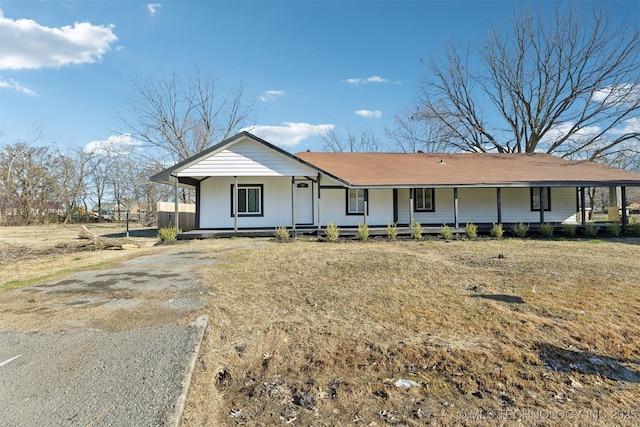 view of front of property featuring a porch