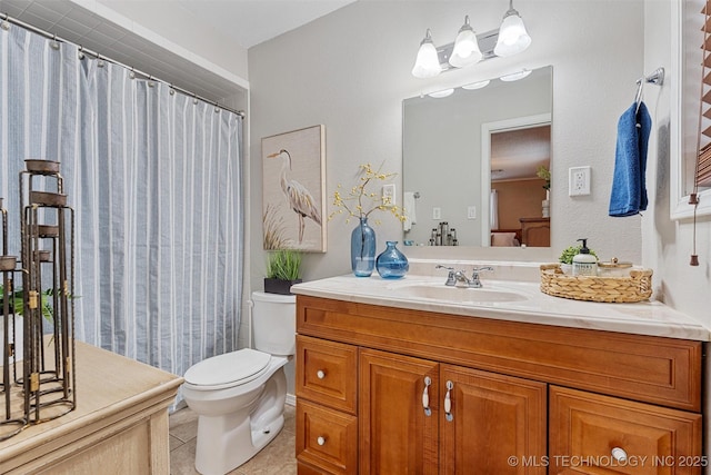 full bathroom featuring tile patterned flooring, toilet, vanity, and a shower with curtain