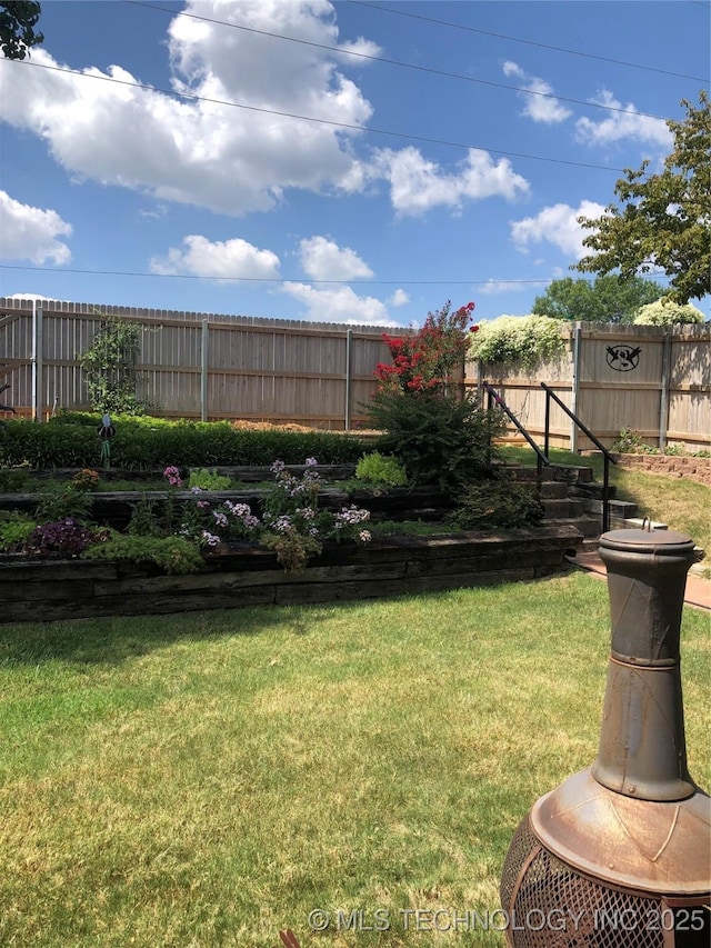 view of yard featuring a fenced backyard