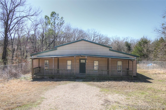 136 Pine St, Mead, OK 73449 - view of front of property featuring covered porch and fence