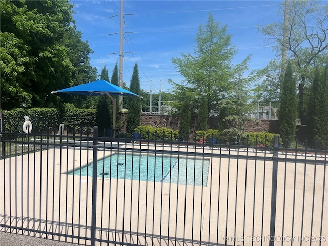 view of swimming pool with fence, a patio, and a fenced in pool