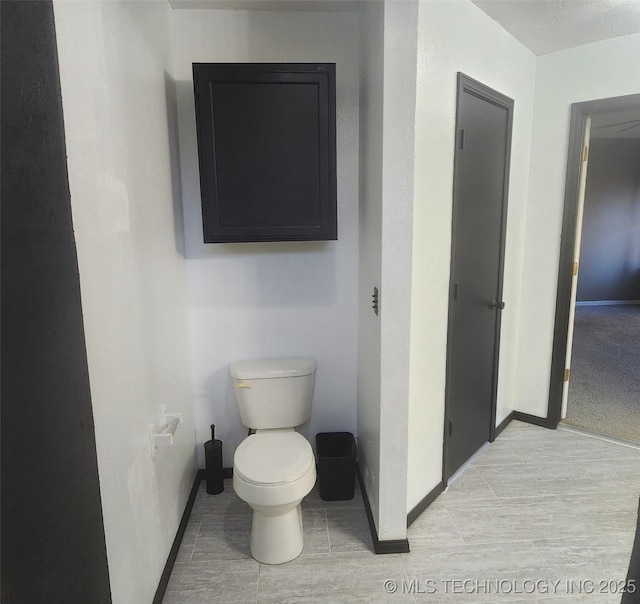 305 E 48th Pl, Sand Springs, OK 74063 - bathroom featuring baseboards and toilet