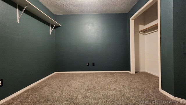 305 E 48th Pl, Sand Springs, OK 74063 - walk in closet featuring carpet