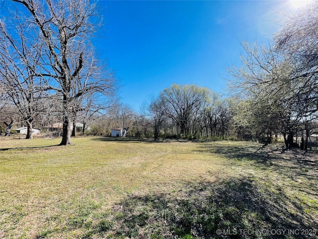 306 N Cherokee St, Beggs, OK 74421 - view of yard featuring an outbuilding