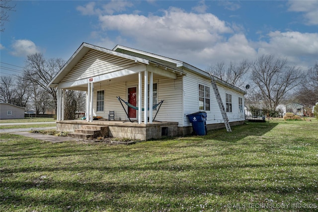 view of front of property with covered porch and a front lawn