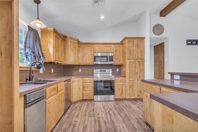 922 Oak Ridge St, Ardmore, OK 73401 - kitchen with stainless steel appliances, a sink, light wood finished floors, beam ceiling, and light brown cabinets