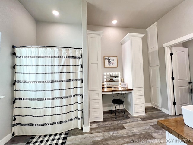 11457 N 510th Rd, Tahlequah, OK 74464 - full bath featuring wood finished floors, recessed lighting, baseboards, vanity, and curtained shower