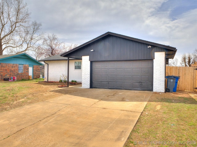 view of front of property featuring a front lawn, fence, and brick siding