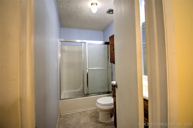 6508 W Cameron St, Sand Springs, OK 74127 - full bathroom featuring toilet, bath / shower combo with glass door, and a textured ceiling