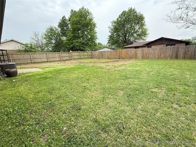 view of yard featuring a fenced backyard and central AC unit