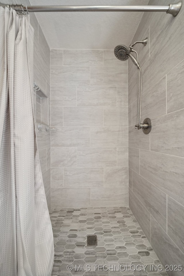 11712 E 121st St, Collinsville, OK 74021 - full bath with a tile shower