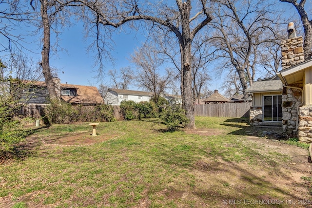 view of yard featuring a fenced backyard