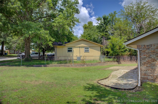 46 S 188th E Ave, Tulsa, OK 74108 - view of yard with fence private yard