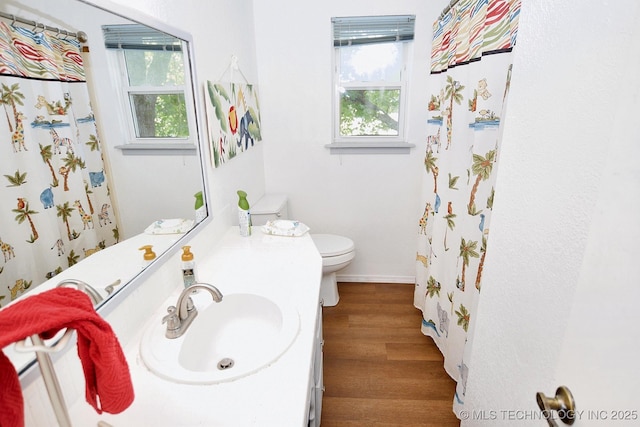 1004 S Owens Ave, Tahlequah, OK 74464 - full bath with toilet, vanity, wood finished floors, a shower with shower curtain, and baseboards