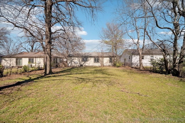 7380 E Independence St, Tulsa, OK 74115 - view of yard featuring fence
