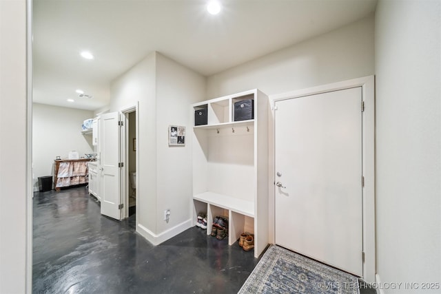 11210 W 178th St, Skiatook, OK 74070 - mudroom featuring concrete flooring, baseboards, and recessed lighting