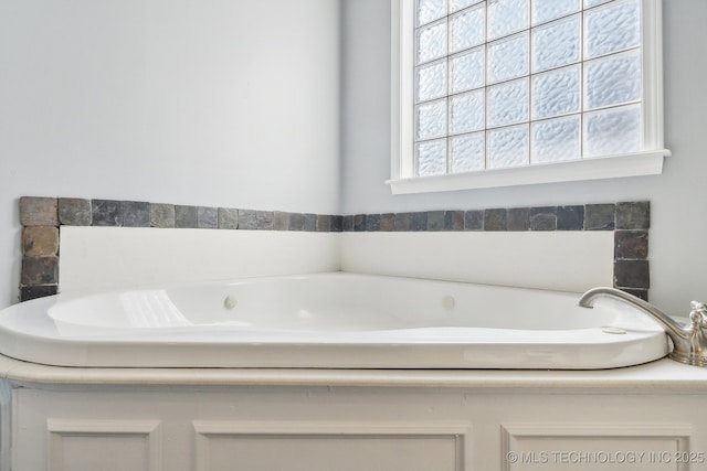 6924 S Knoxville Ave, Tulsa, OK 74136 - full bath featuring a tub with jets