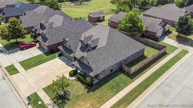 aerial view featuring a residential view