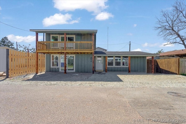 62 Jolene Reid Rd, Mead, OK 73449 - view of front facade featuring board and batten siding and fence