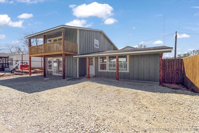 62 Jolene Reid Rd, Mead, OK 73449 - view of front facade featuring board and batten siding and fence