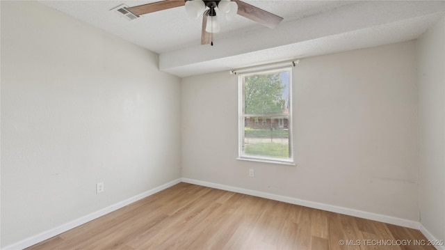 313 S Fairfax Ave, Skiatook, OK 74070 - unfurnished room with a textured ceiling, visible vents, light wood-style flooring, baseboards, and ceiling fan